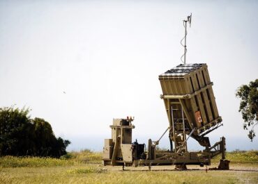 इजरायल के डिमोना पर ईरानी मिसाइल हमला: 100 से ज्यादा घायल, परमाणु केंद्र के पास गिरीं मिसाइलें